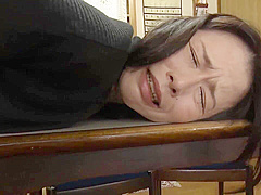 02E2215- Mature woman fucked in the living room