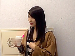 美人女子大生の生着替え隠し撮り、トイレでコッソリ精子抜き